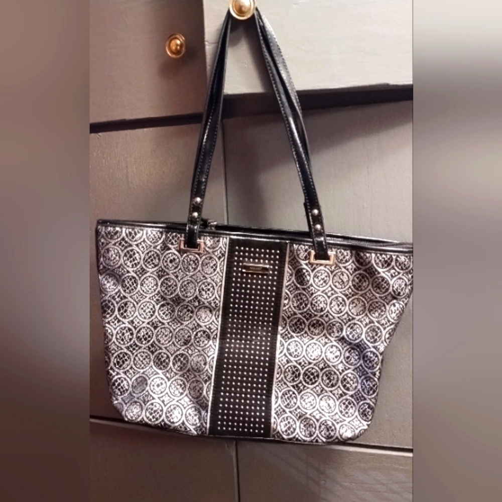 Nine West Black and Silver Tote / Purse ,Great Condition